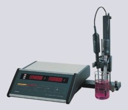 Laboratory pH meter 766
