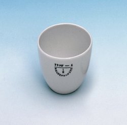 Crucibles, porcelain, medium form
