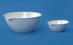 LLG-Porcelain evaporating dishes with spout, flat bottom, medium form